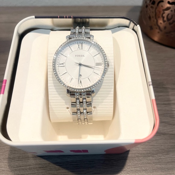 Women’s Fossil Watch - Elegant or Everyday Wear - Picture 5 of 6